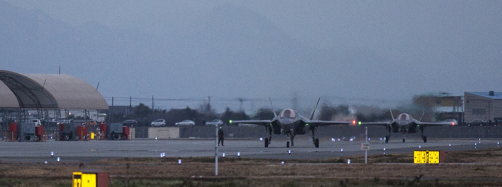 Lightning II strikes Iwakuni, F-35B arrives