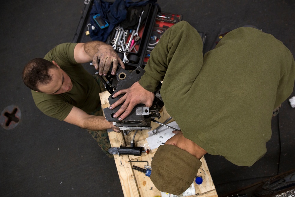 Marines conduct maintenance while on ship