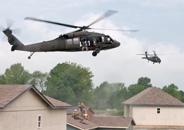 Kentucky MEDEVAC trains for water rescue