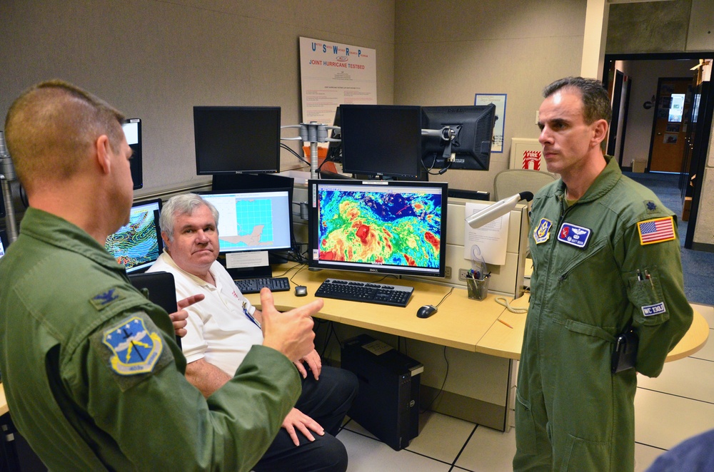 New 403rd Wing, 53rd Weather Reconnaissance Squadron Commanders visit National Hurricane Center