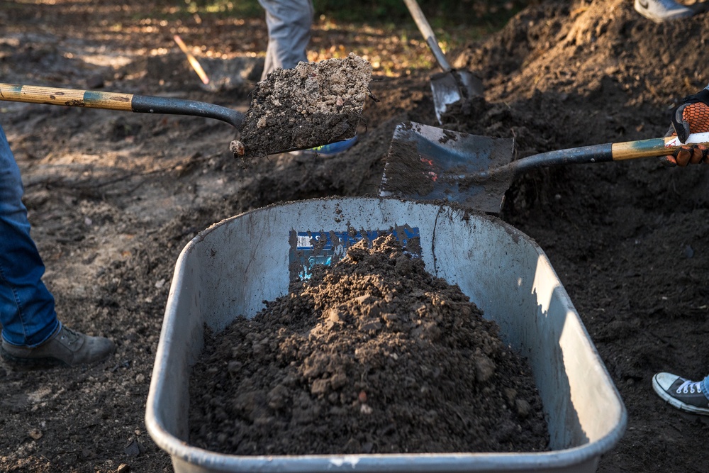 Moody volunteers ‘stand up’ Valdosta home