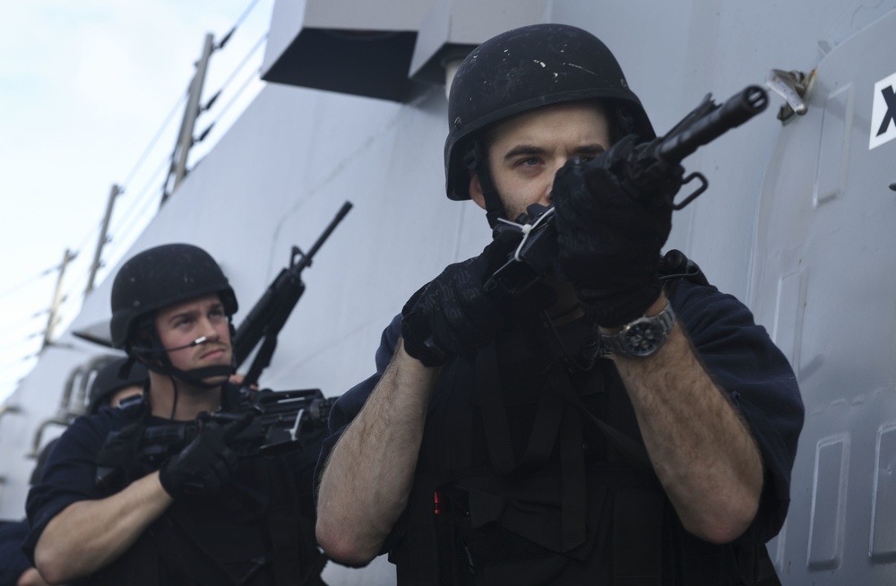 USS Wayne E. Meyer (DDG 108) Performs VBSS Training