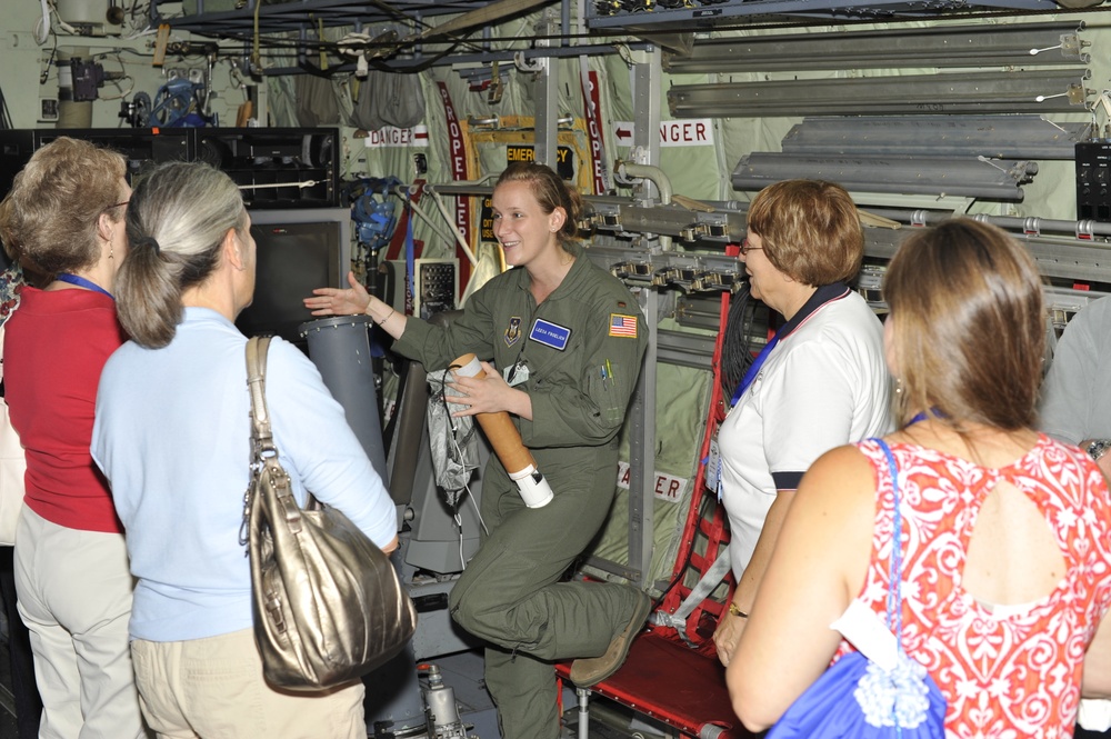 Ninety Nines tour Hurricane Hunter WC-130J aircraft