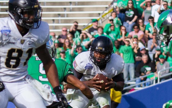Cadet Ahmad Bradshaw leads Army West Point Football to victory in Heart of Dallas Bowl