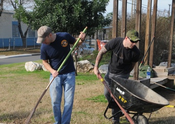 Sailors Help Beautify San Antonio During CPO 365 COMREL