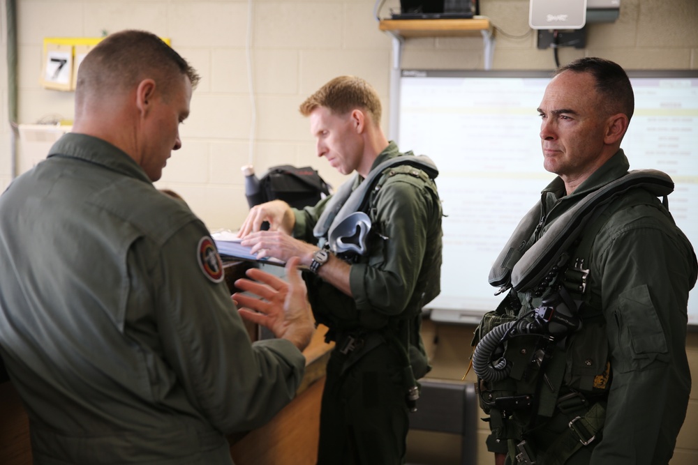 Maj. Gen. Love visits MCAS Cherry Point, gets firsthand look of AV-8B Harrier capabilities