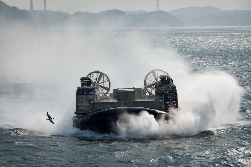 USS Bonhomme Richard (LHD 6) conducts unit-level training