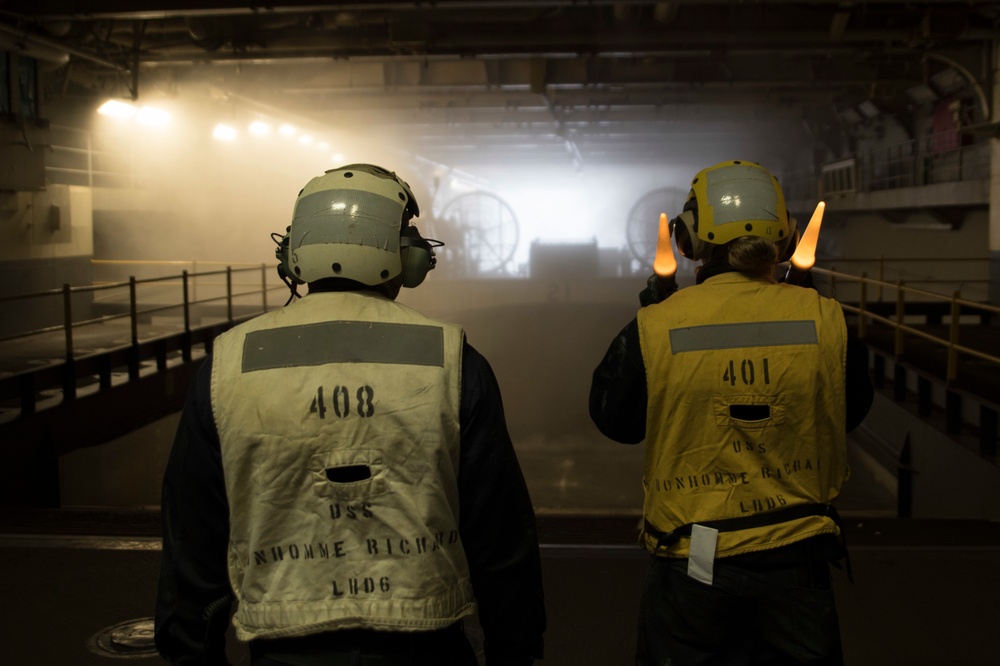 NBU 7 LCAC embarks USS Bonhomme Richard (LHD 6)