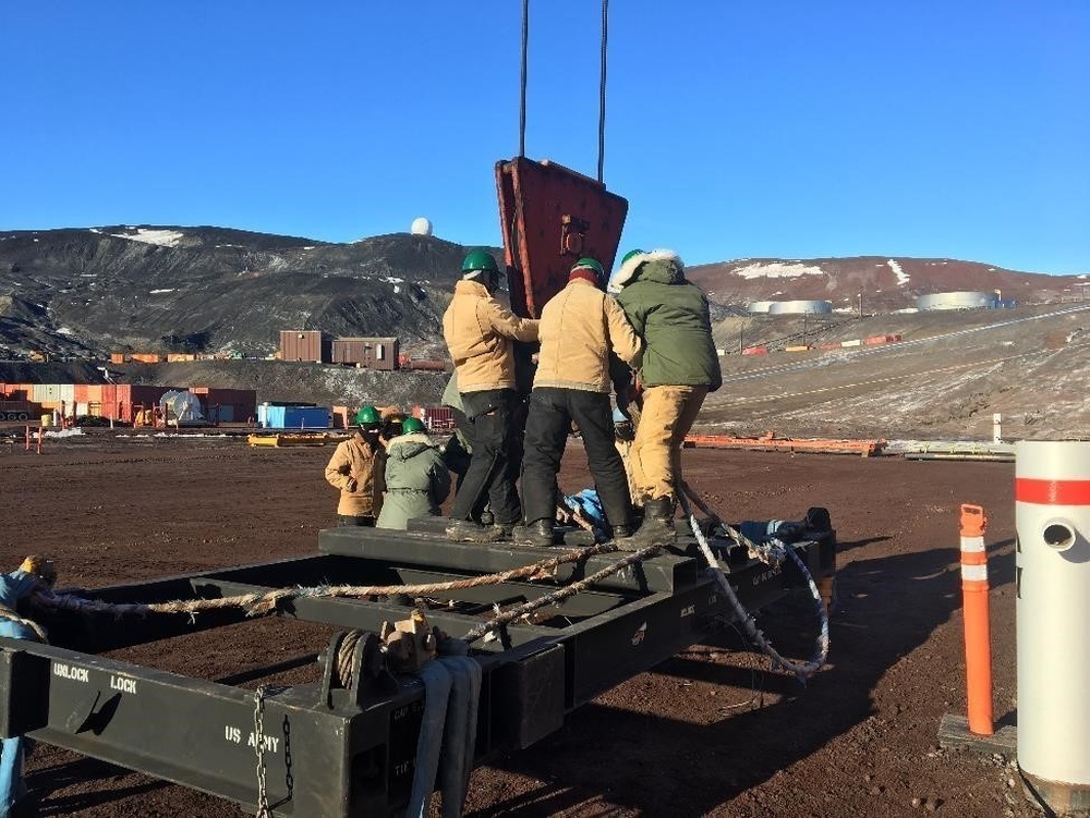 DVIDS - Images - Check the rigging [Image 4 of 10]