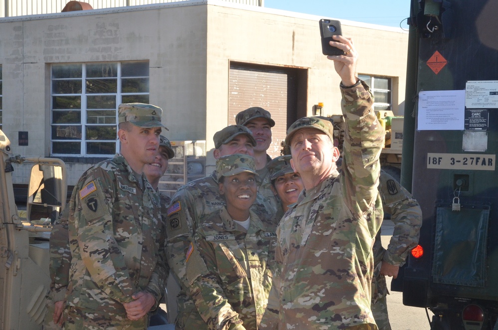 FORSCOM Commander Visits HIMARS Brigade