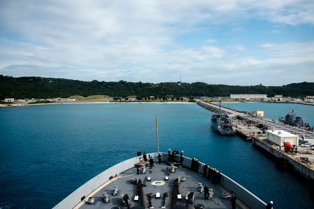 USS Green Bay arrives in Okinawa