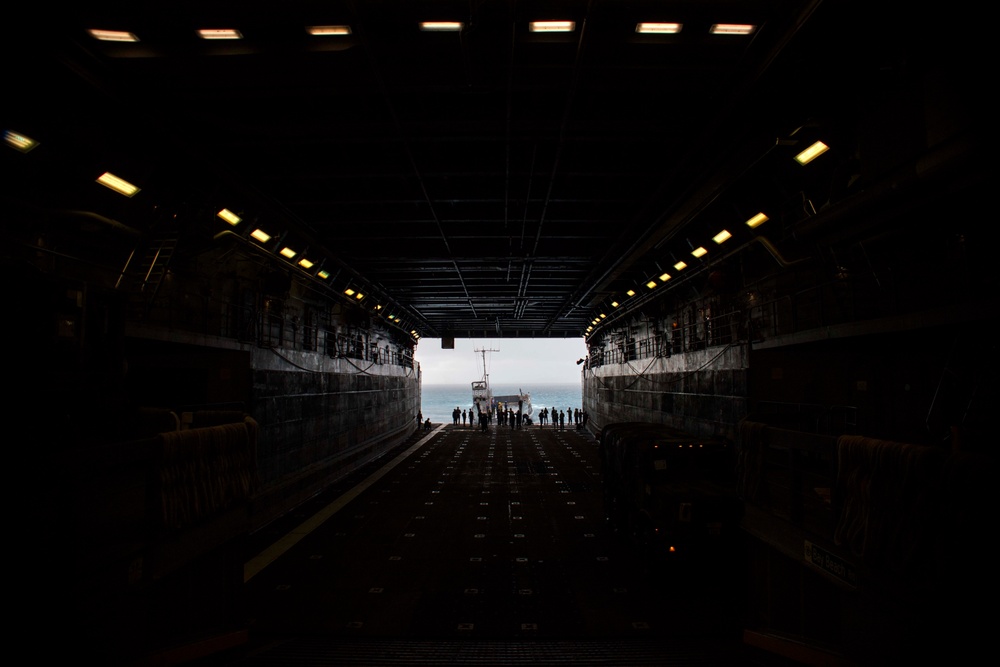 LCU 1666 conducts stern gate marriage with USS Green Bay