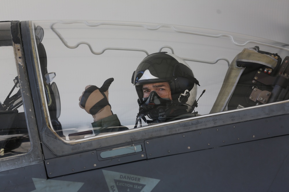Maj. Gen. Love visits MCAS Cherry Point, gets firsthand look of AV-8B Harrier capabilities