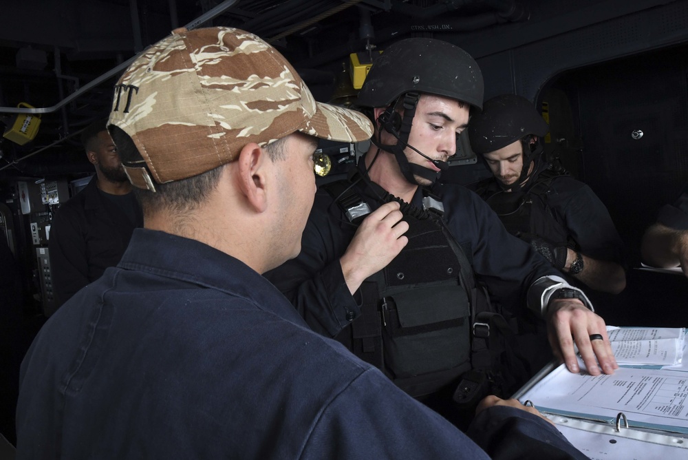 USS Wayne E. Meyer (DDG 108) Performs VBSS Training