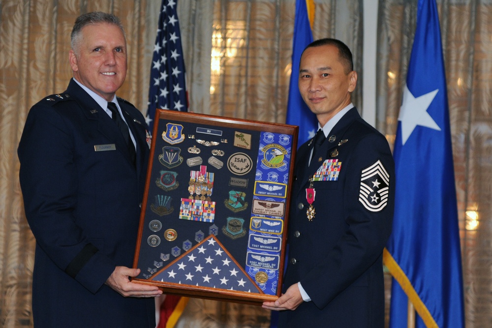 Reserve command chief retires with aloha