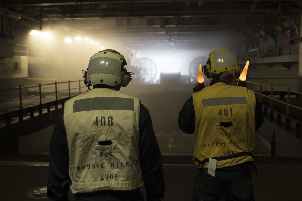 NBU 7 LCAC embarks USS Bonhomme Richard (LHD 6)