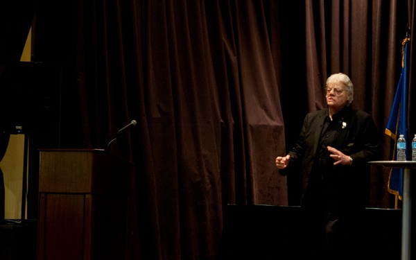 Wounded Vietnam vet brings hope to Osan