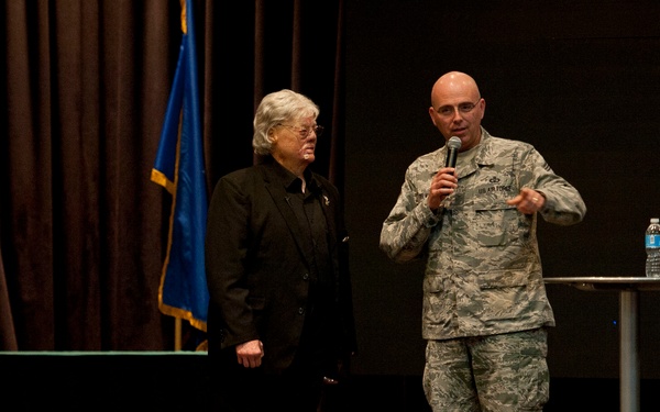 Wounded Vietnam vet brings hope to Osan