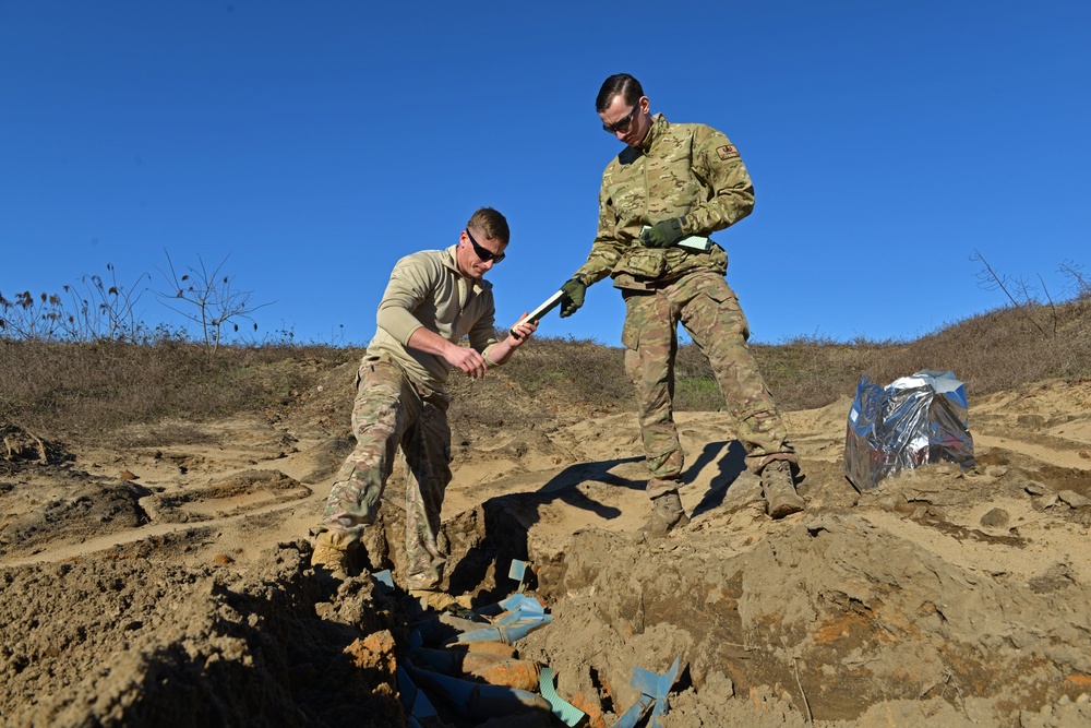 EOD Airmen tidy up Poinsett