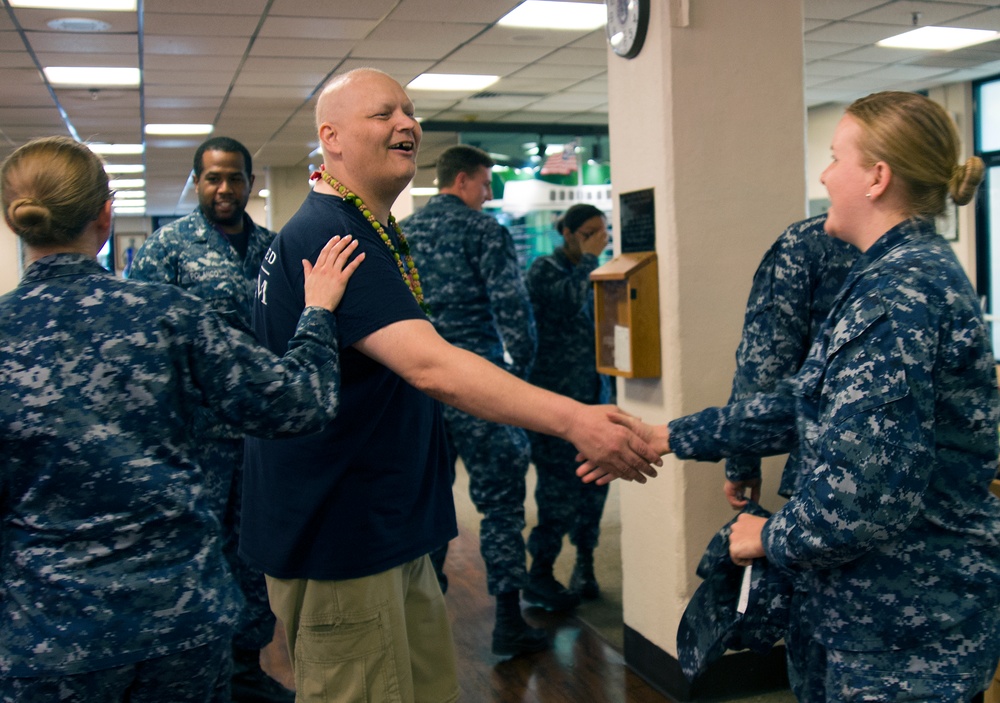 Navy Veteran Fulfills Dream of Visiting Pearl Harbor