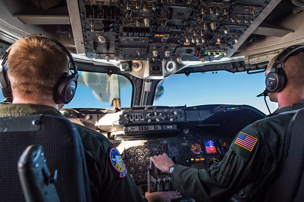 Refueling of E-4B on SD trip