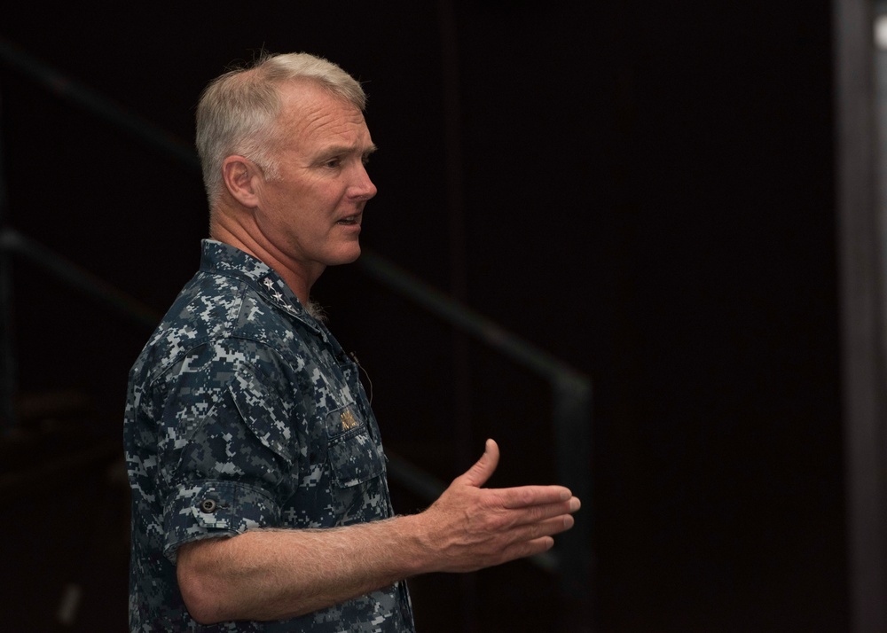Commander Naval Forces visits Hawaii