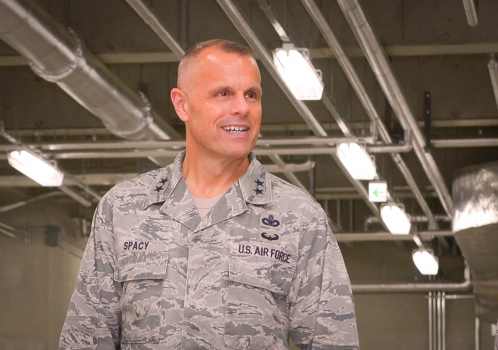 AFIMS Commander visits Yokota