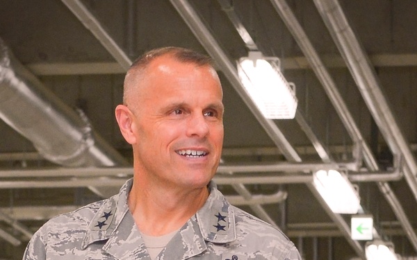 AFIMS Commander visits Yokota