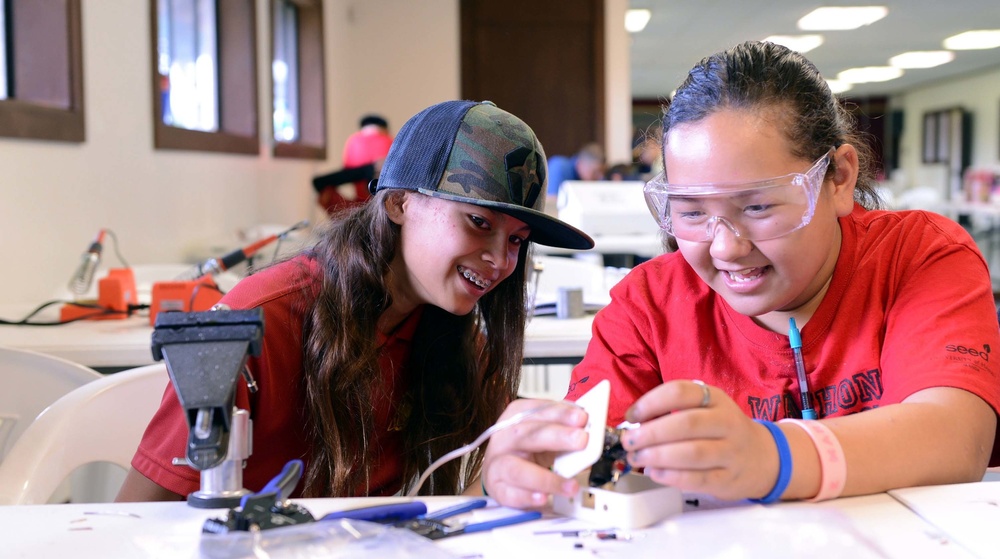 Coast Guard volunteers help students build SeaPerch underwater robots