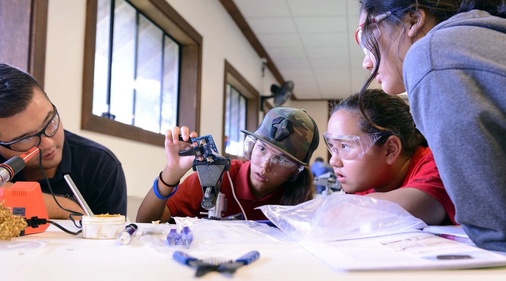 Coast Guard volunteers help students build SeaPerch underwater robots