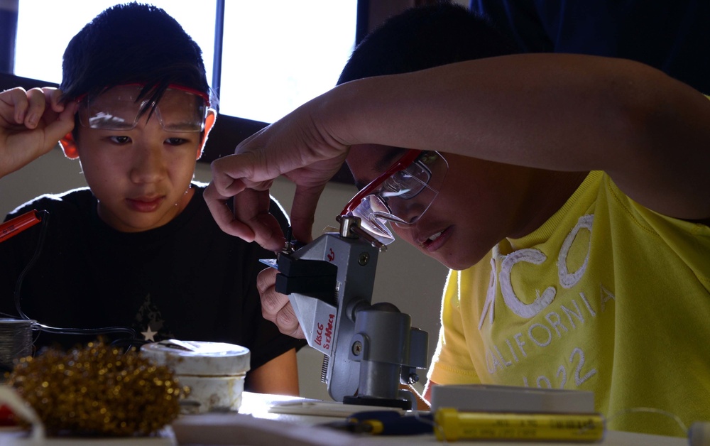 Coast Guard volunteers help students build SeaPerch underwater robots