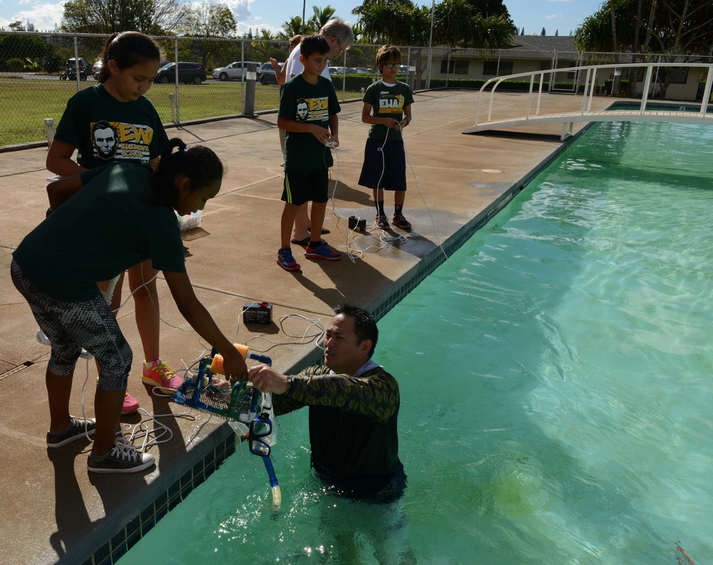 Coast Guard volunteers help students build SeaPerch underwater robots