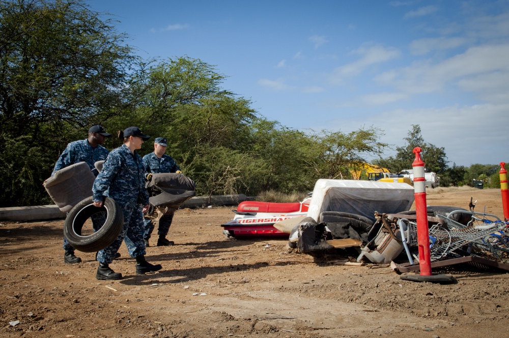 Pearl Harbor-Hickam Takes A Round Turn on Litter