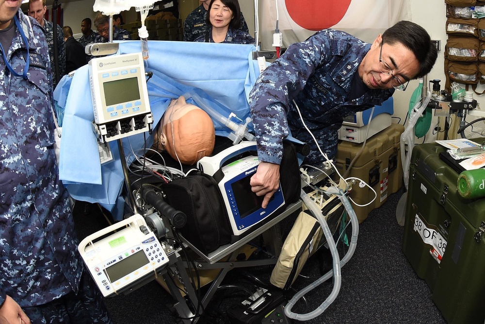 Surgeon General of JMSDF observes ERSS at USNH Yokosuka