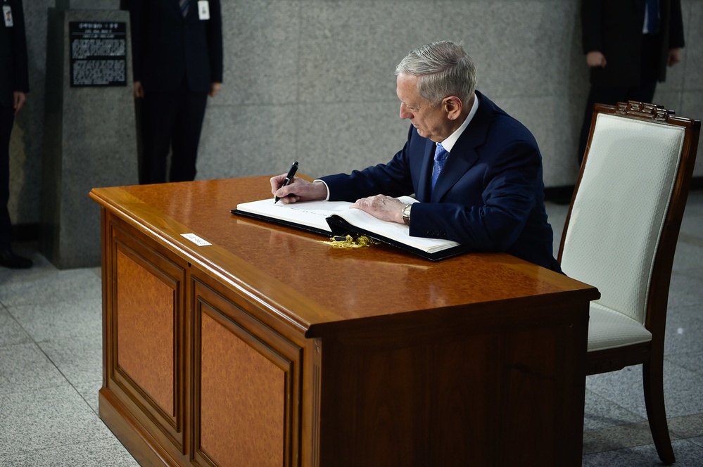 SD meets with ROK Minister of National Defense