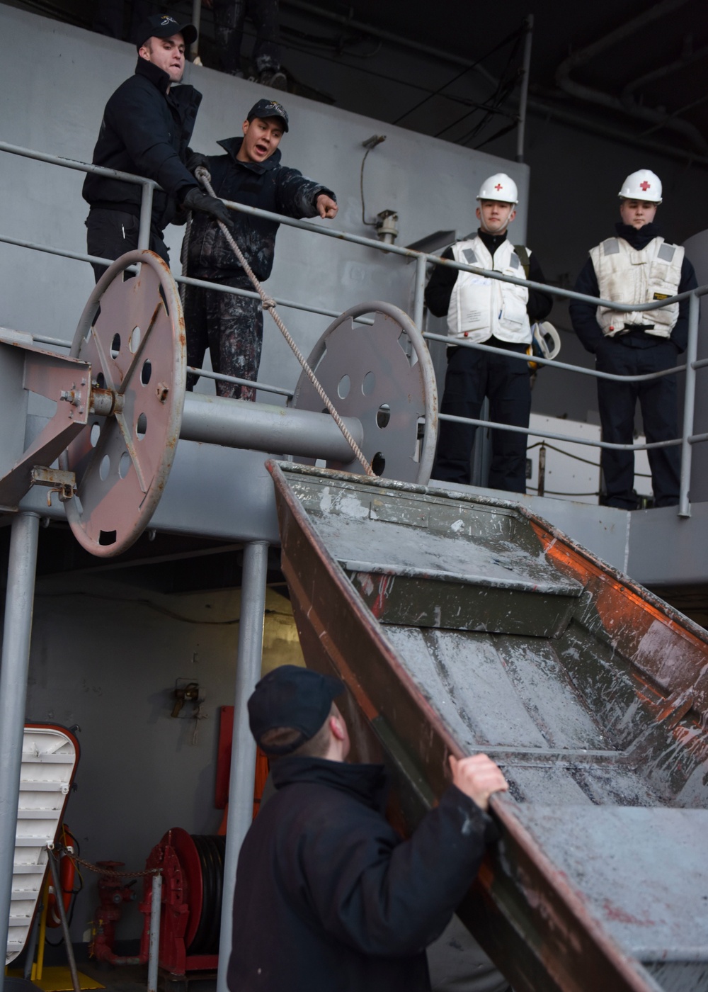 Nimitz Sailors lift boat