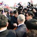 SD shakes hands with ROK Citizens