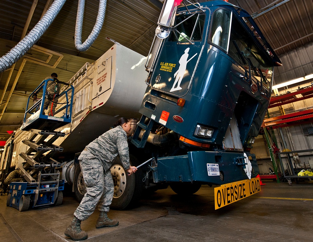 91st MMXS Airmen maintain missile operations