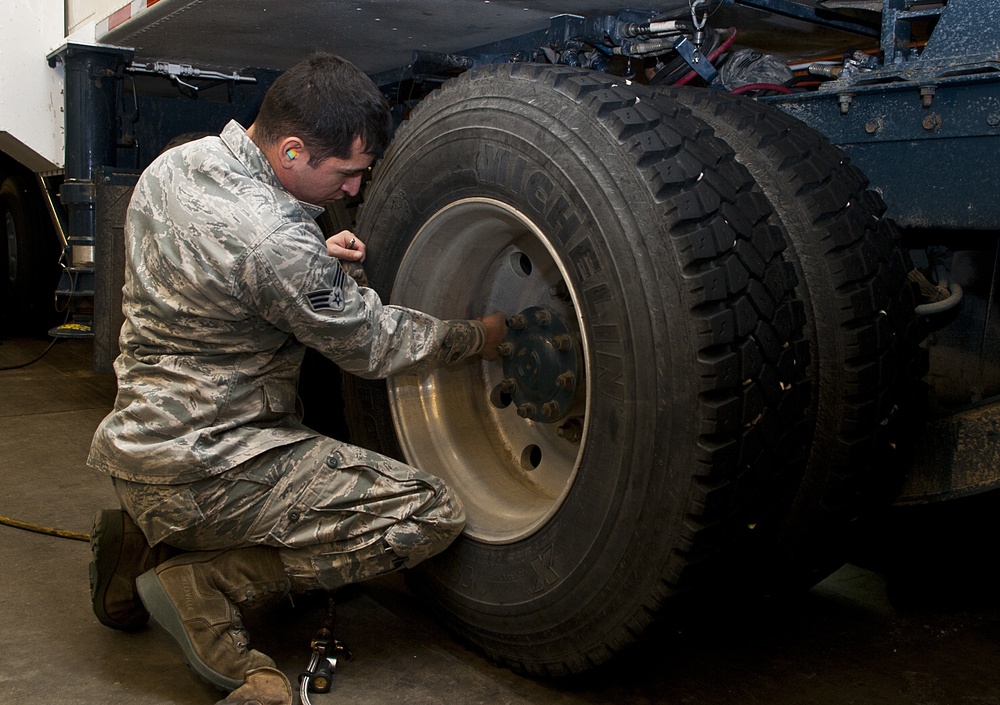 91st MMXS Airmen maintain missile operations