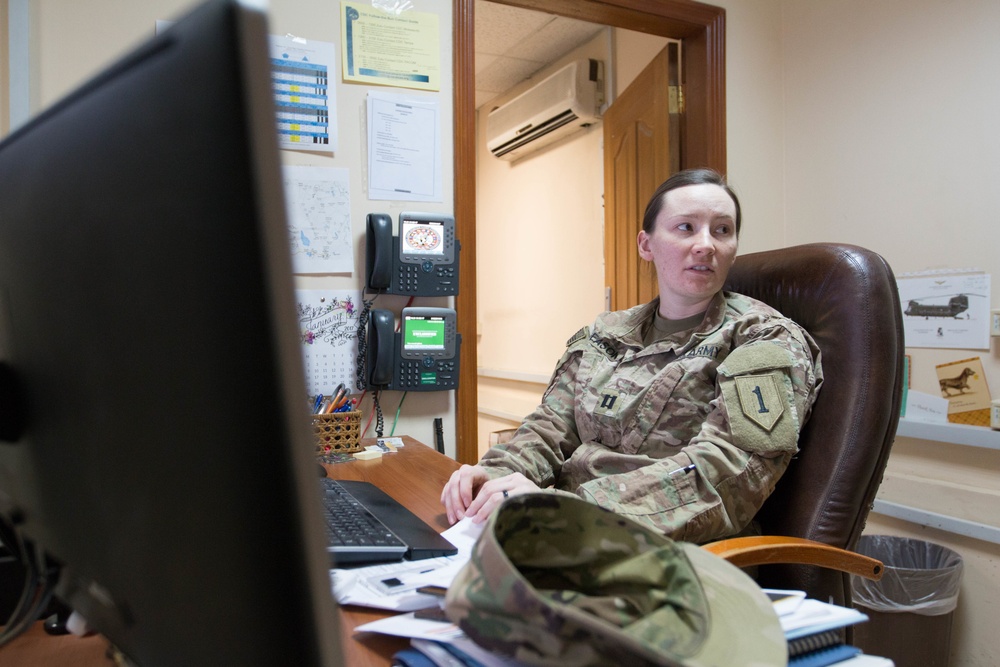 Deason brings entertainment to servicemembers in Iraq