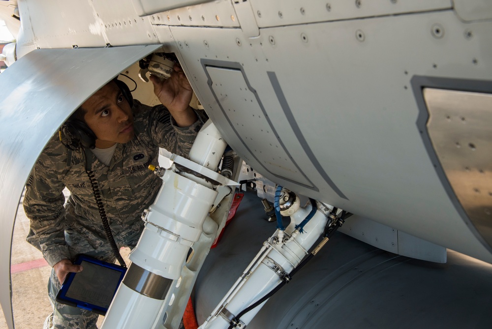 149th AMXS maintains F-16 Fighting Falcon