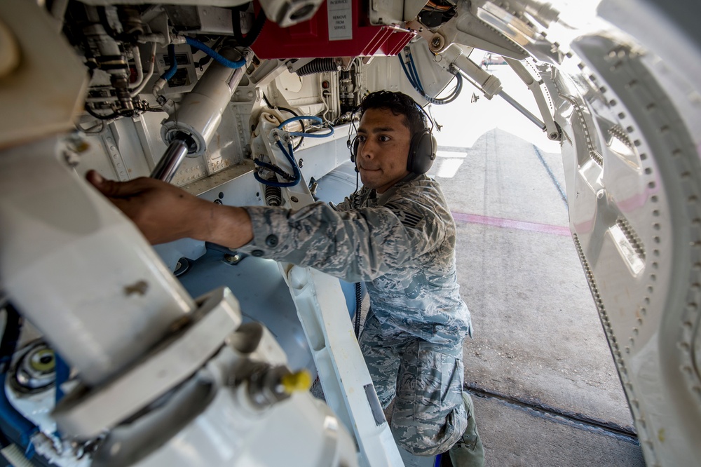 149th AMXS maintains F-16 Fighting Falcon