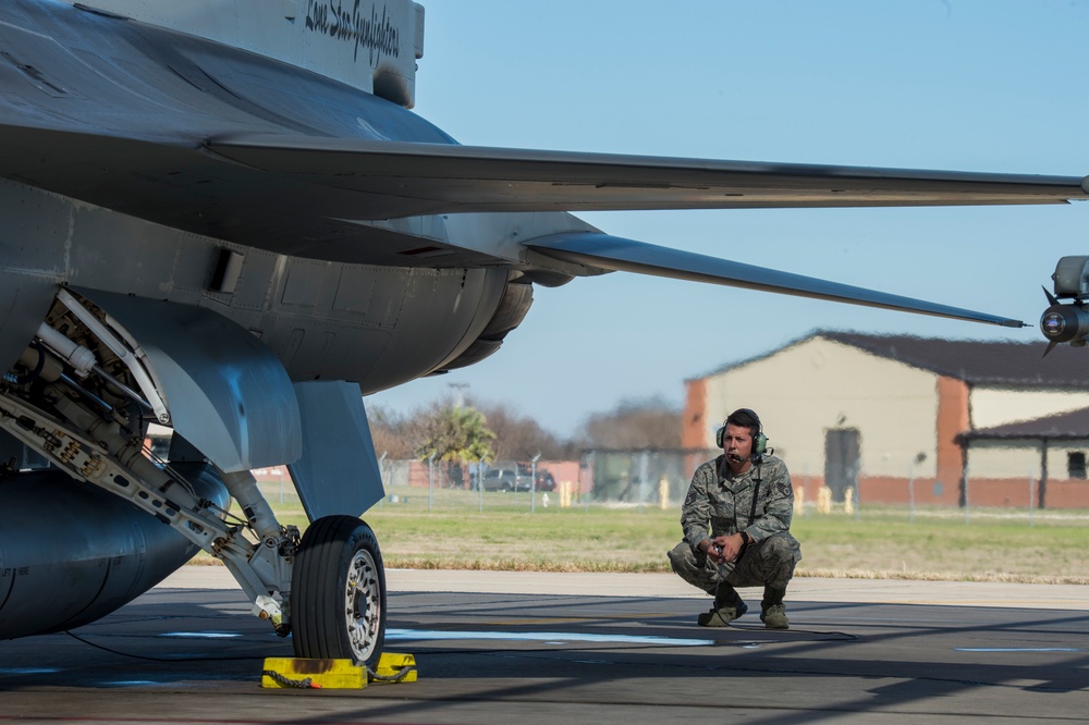 149th AMXS maintains F-16 Fighting Falcon