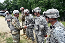 Wisconsin National Guard trains active-duty Soldiers on artillery