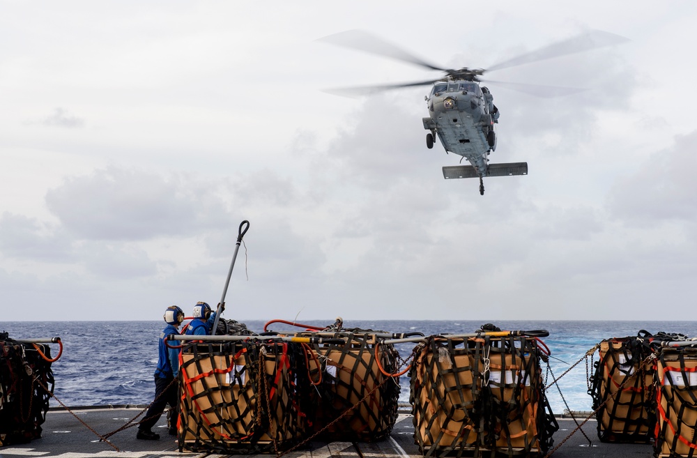 USS Lake Champlain (CG 57) Vertical Replenishment