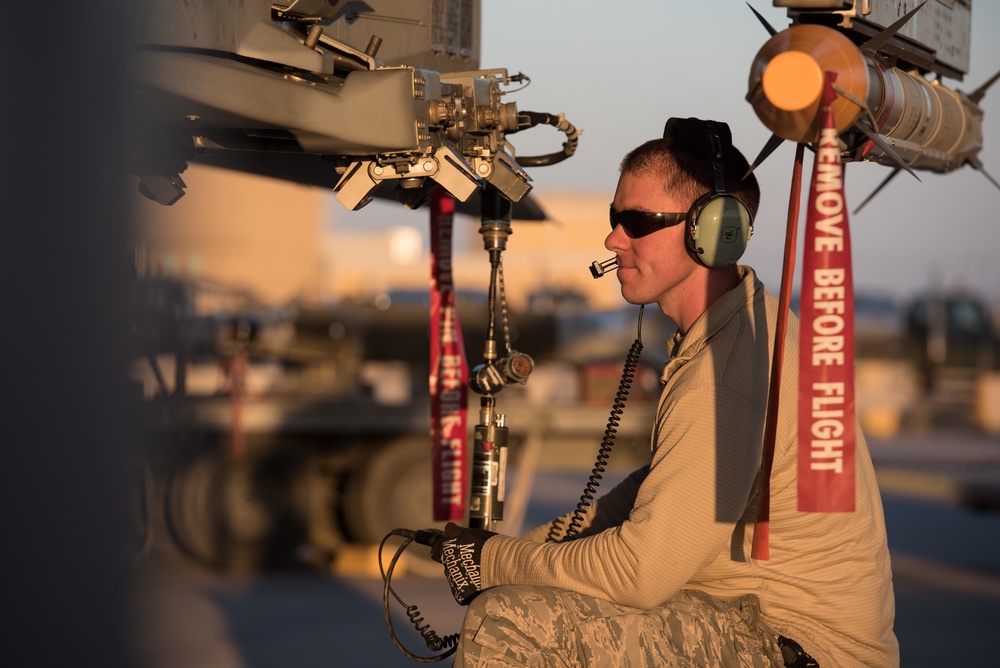 Prepping an F-16 for weapons load