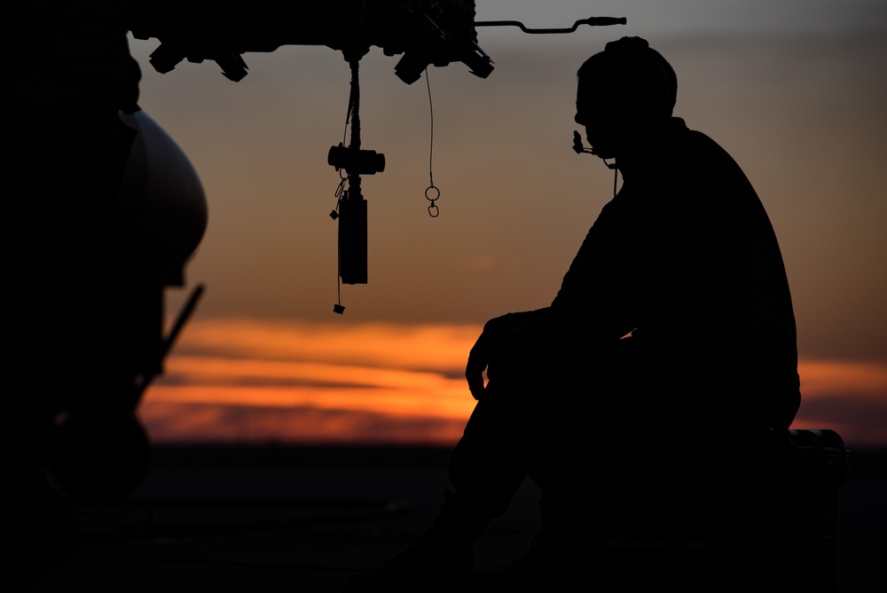 Prepping an F-16 for weapons load