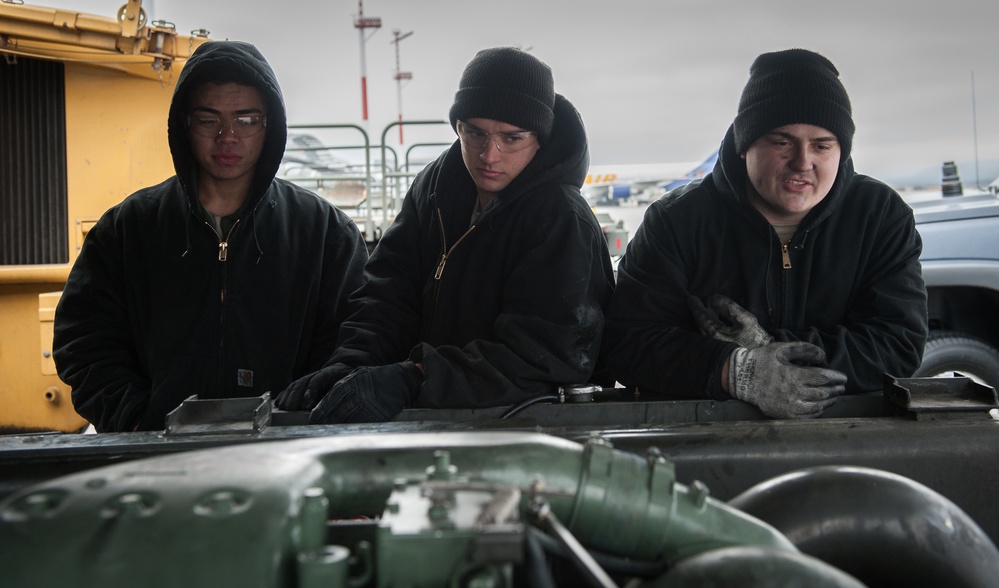 ¬¬¬¬Day-to-day with 86th VRS special vehicle maintainers