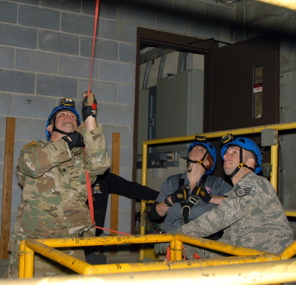 NY National Guard CST trains State Police