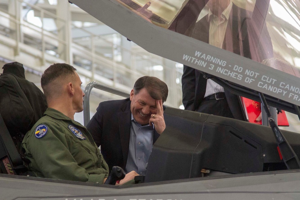 Senator Mike Rounds Visits MCAS Beaufort
